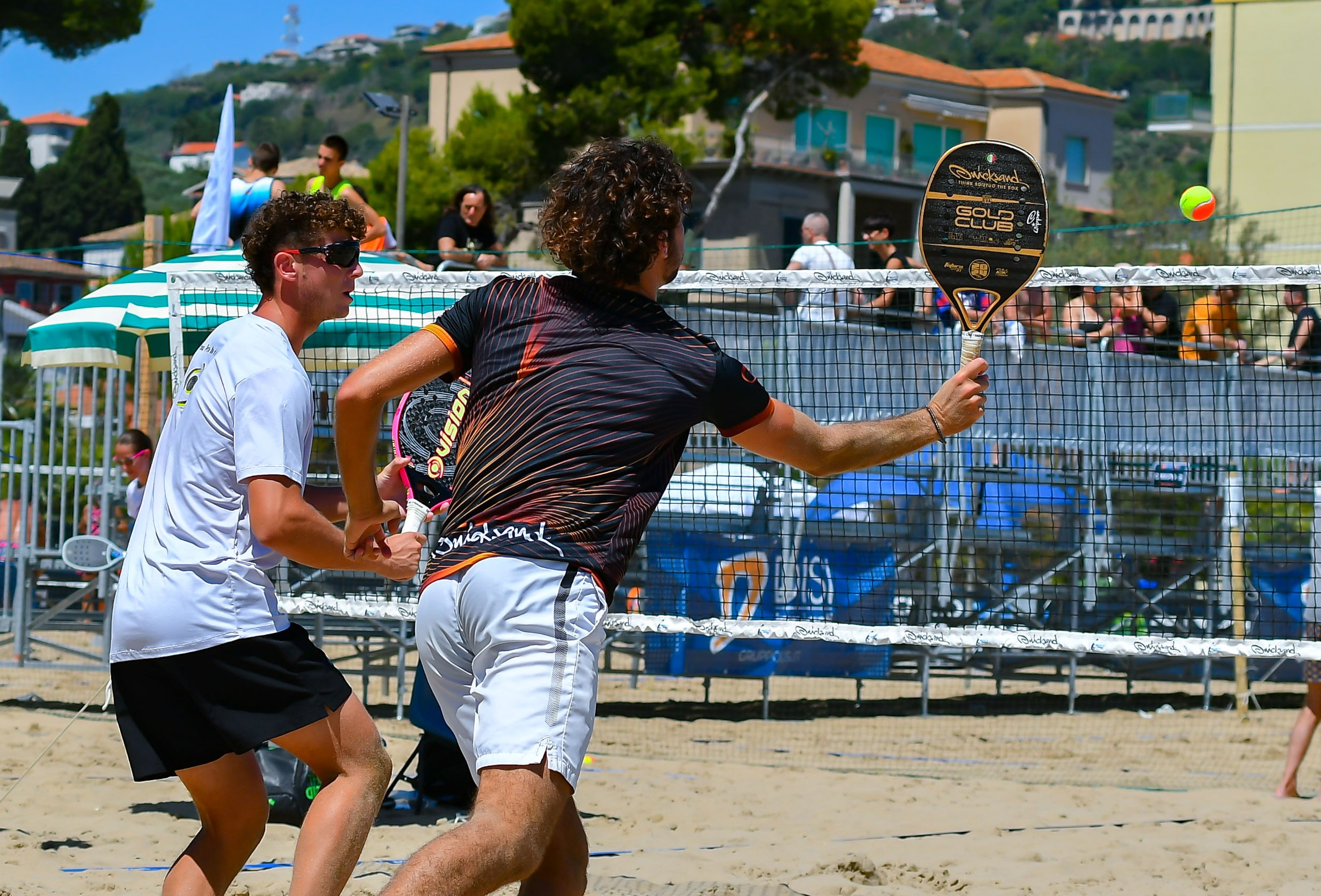 logo beach tennis